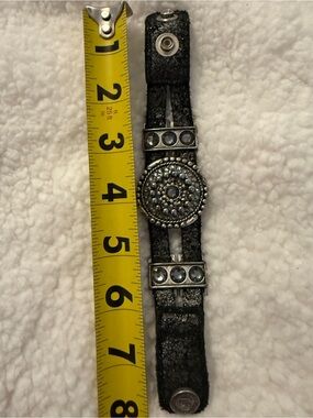 Leatherock Women's Black Crystal Accent Snap Bracelet